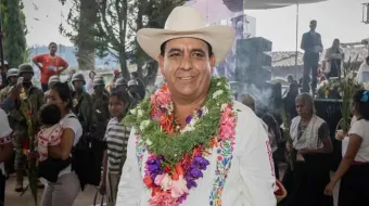 Aunque el alcalde de Ahuazotepec está prófugo, su hijo está detenido