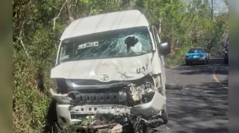 Motociclista muere al chocar contra colectiva en Venustiano Carranza