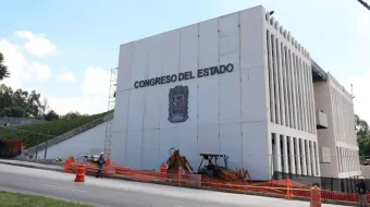 Primeras lluvias provocaron múltiples goteras en el Congreso de Puebla 