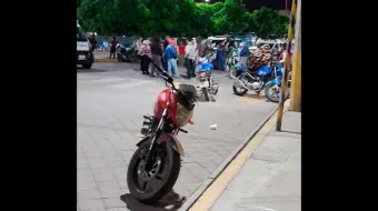 Vecinos retienen a tres mujeres por robar duraznos en Teotlalcingo; exigen reparación de daños