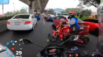 VIDEO. Caso viral de “Montachoques” en moto en CDMX destapa red de extorsión con apoyo de taxistas