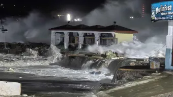 Así impactó huracán Erick ferozmente la bahía de Puerto Escondido