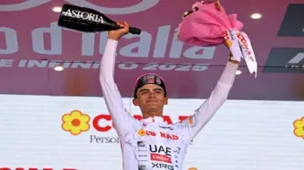 Del Toro hace historia en el Giro de Italia: subcampeón con solo 21 años