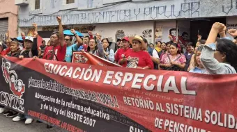 Ediles de Oaxaca exigen solución al paro educativo y amenazan con nuevas contrataciones