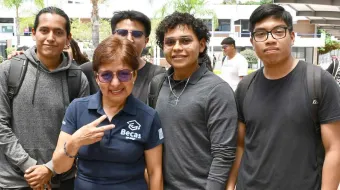 Durante los últimos cuatro años, uno de los compromisos de la BUAP ha sido impulsar acciones encaminadas a la salud y bienestar físico de los estudiantes, además de reconocer sus méritos académicos y deportivos. En este camino se inscribe el Programa Integral de Becas, con cinco modalidades: alimenticia, excelencia, académica, socioeconómica y talentos universitarios, que benefician cada año a casi 17 mil alumnos de las 44 unidades académicas.  Un precedente en estas acciones es el incremento de 50 por cien