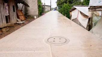  Rogelio López entregó calle pavimentada en junta auxiliar de Huauchinango