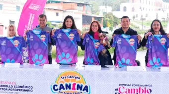 Presentan medalla y playera de la 1ª Carrera Canina en San Andrés Cholula