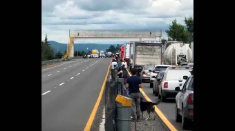 Ejidatarios bloquean la México–Puebla en Tlahuapan; exigen justicia por tierras expropiadas