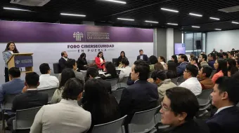 Jóvenes y autoridades coinciden en necesidad de legislar sobre ciberasedio en Puebla