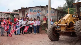 Bety Sánchez inició la rehabilitación de caminos en Zacatlán