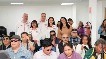 Entregan Pepe Chedraui y MariElise Budib bastones guía a integrantes del Taller de Cooperación para Ciegos A.C