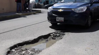 Una pesadilla los baches, conductores pagan hasta 5 mil pesos en daños