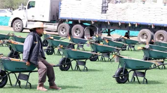 Productores agrícolas de 211 municipios poblanos beneficiados con mil 634 mdp