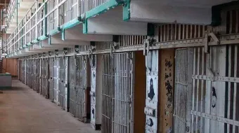 Operativos en penales de Puebla y Tepexi dejan a reos sin celulares y videojuegos