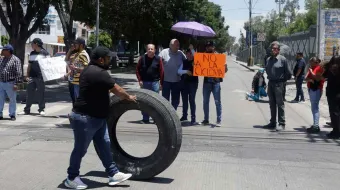 Rechazan comerciantes y vecinos Ciclovía instalada en avenida Las Torres; cerraron vialidad