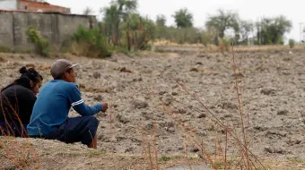 Escasez de agua divide a zonas urbanas y agricultores en Puebla