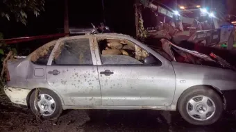 Descubrieron auto con dos cuerpos en río de Pantepec