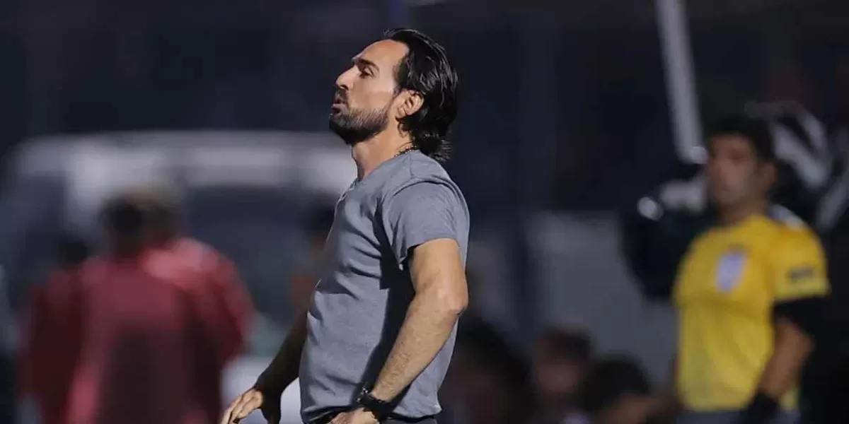 Gerardo Espinoza renunció a la selección mexicana por dirigir al Puebla, pero reglamento le impide hacerlo