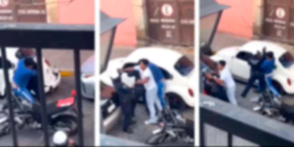 VIDEO. En Oaxaca, hermanos GOLPE4N a policías para evitar multa de tránsito
