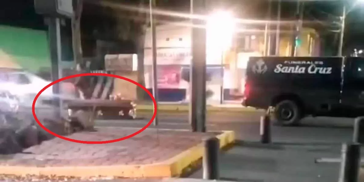 VIDEO. Ataúd con cadáver cae de carroza en plena calle de Morelia