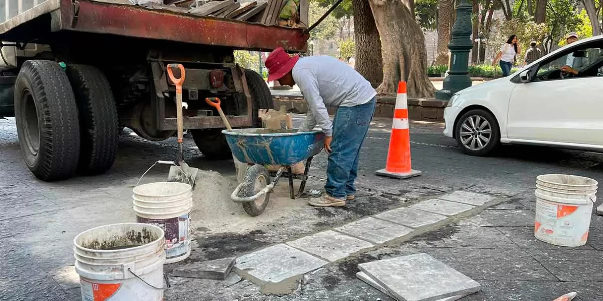 Por reparación y sustitución de lajas, avenida Juan de Palafox reducirá su circulación