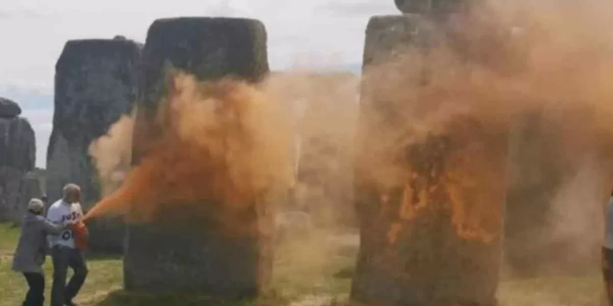 Sufre vandalismo el monumento Stonehenge por parte de ecologistas