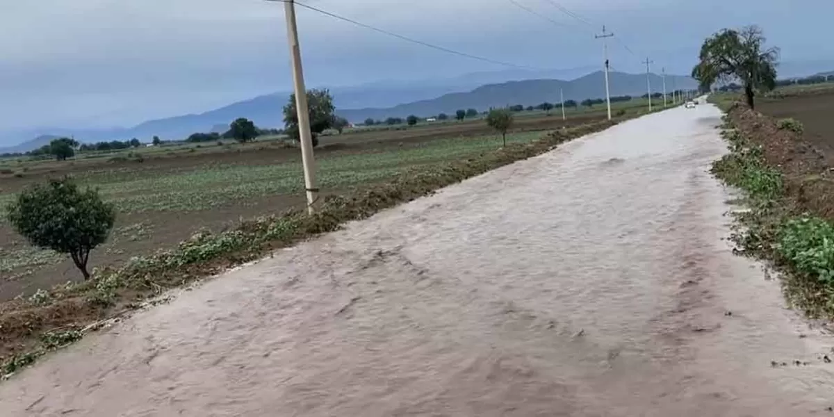 Se registran inundaciones en Tlachichuca y San Nicolás Buenos Aires