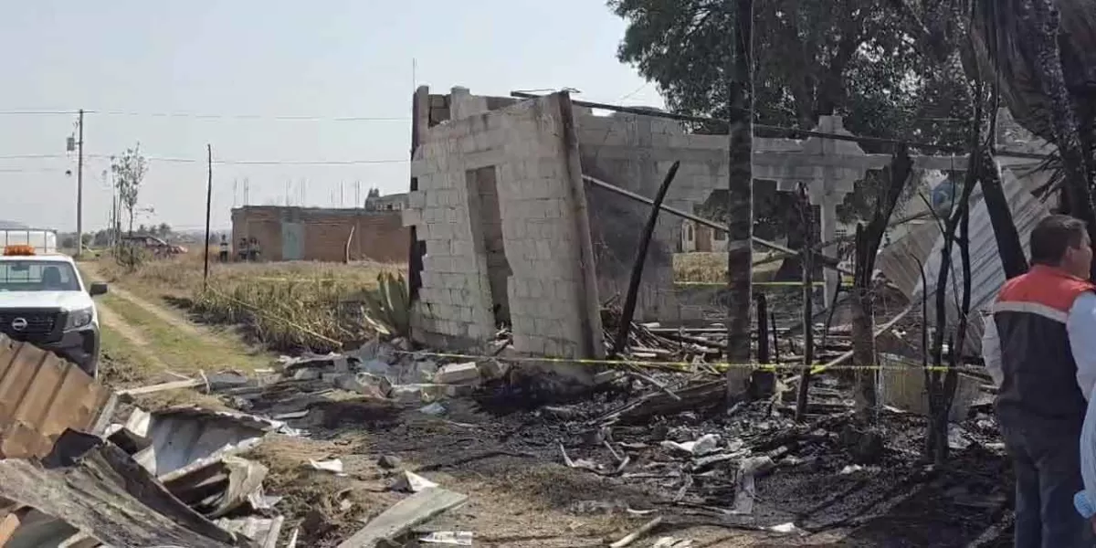 Suman cuatro fallecidos por explosión de pirotecnia en Coronango
