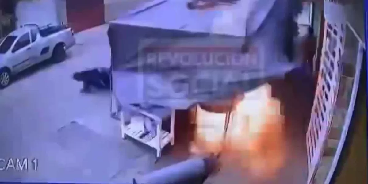 VIDEO. Momento exacto de la EXPLOSIÓN de un tanque de gas en puesto de comida 