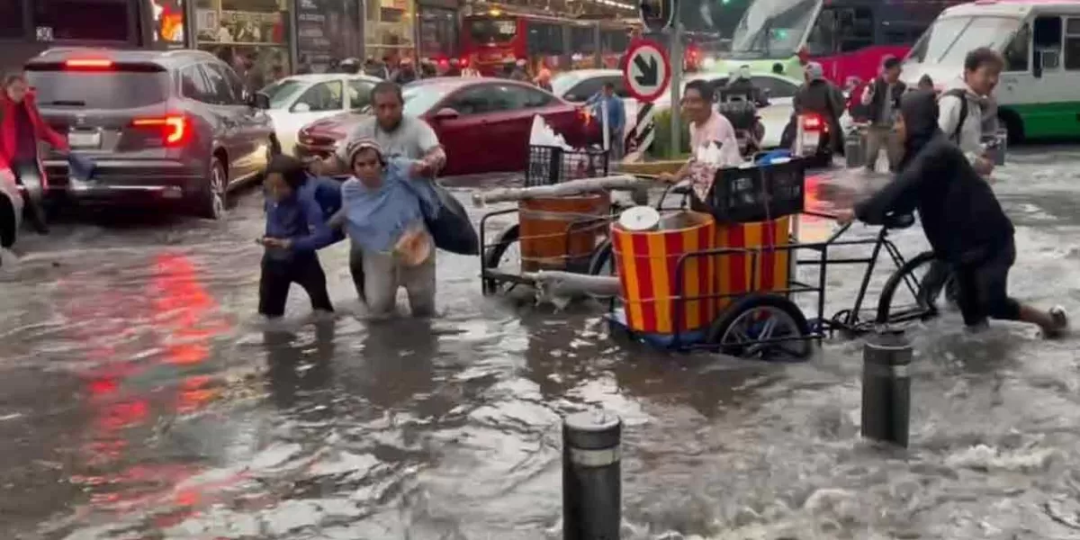 Caos en la CDMX por lluvias e inundaciones; autos quedan 'sepultados'