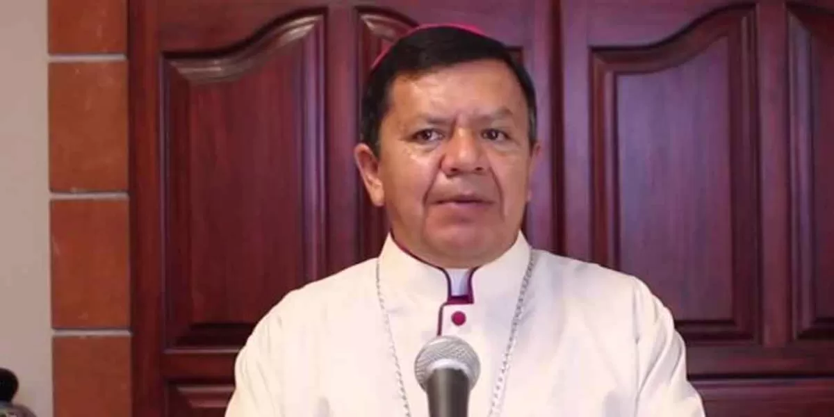 Sufre asalto el obispo de Tehuacán, fue despojado de su camioneta