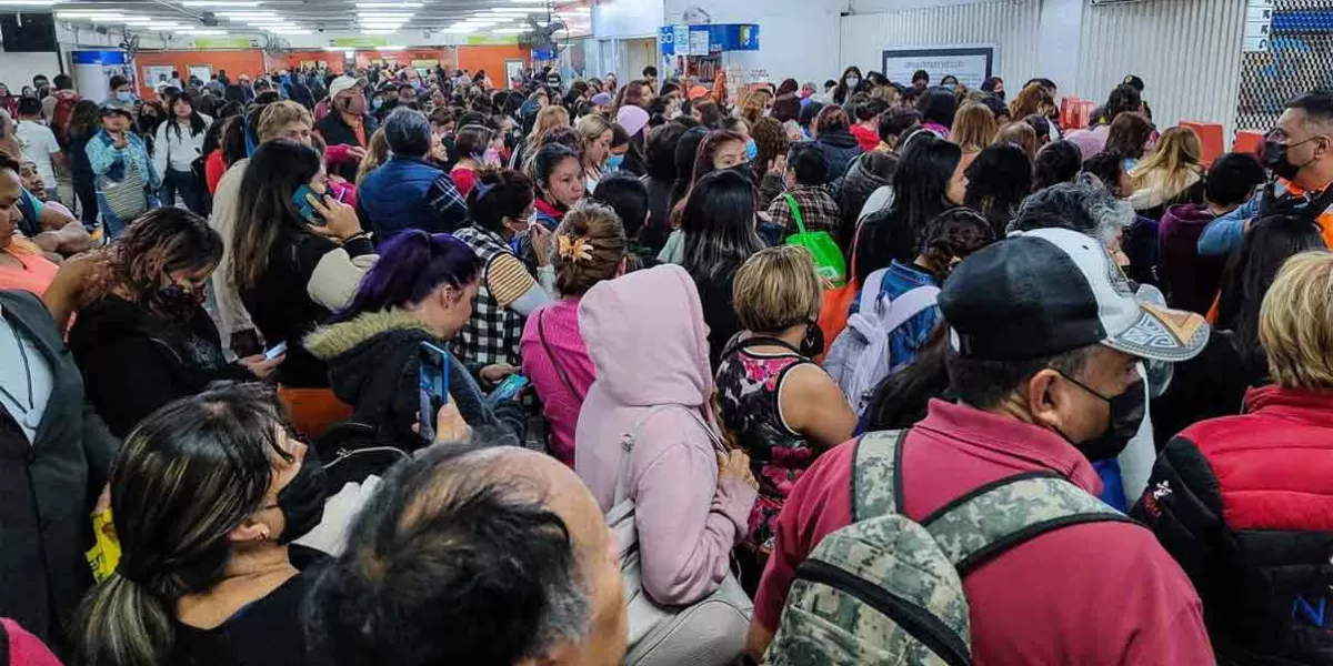 VIDEO. Vendedores ambulantes protagonizan riña en el Metro de la CDMX