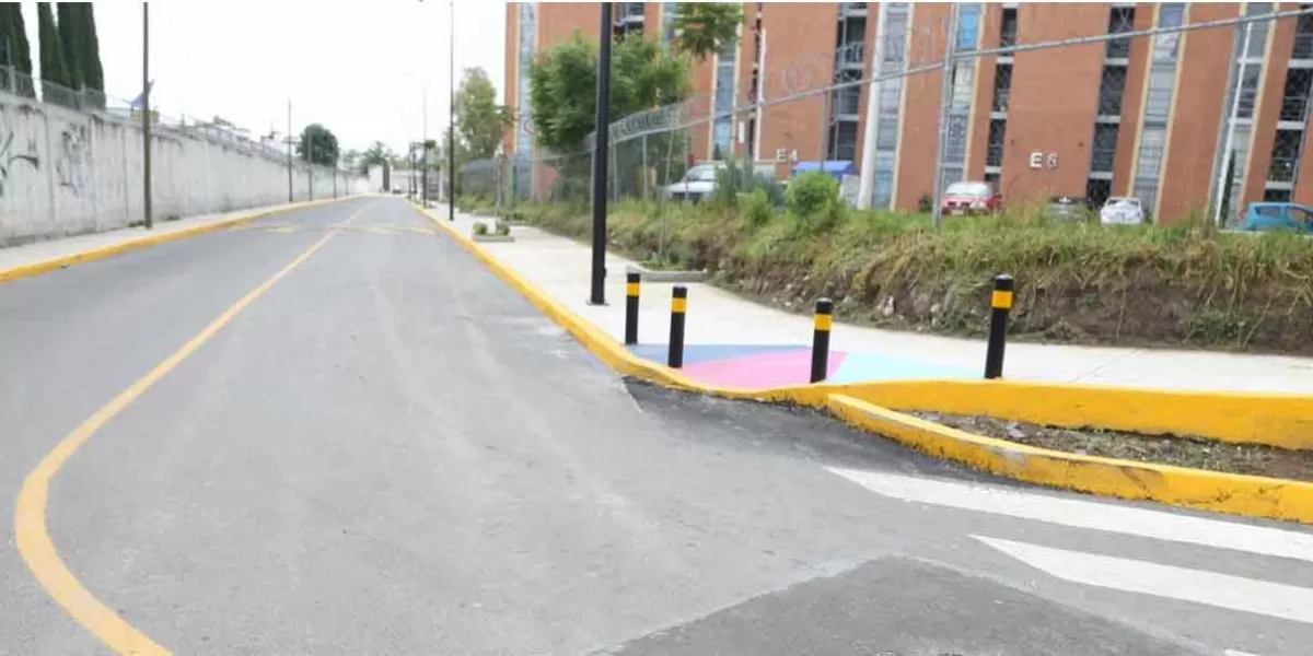 Entrega Ayuntamiento de Puebla rehabilitación vial en San José Chapulco