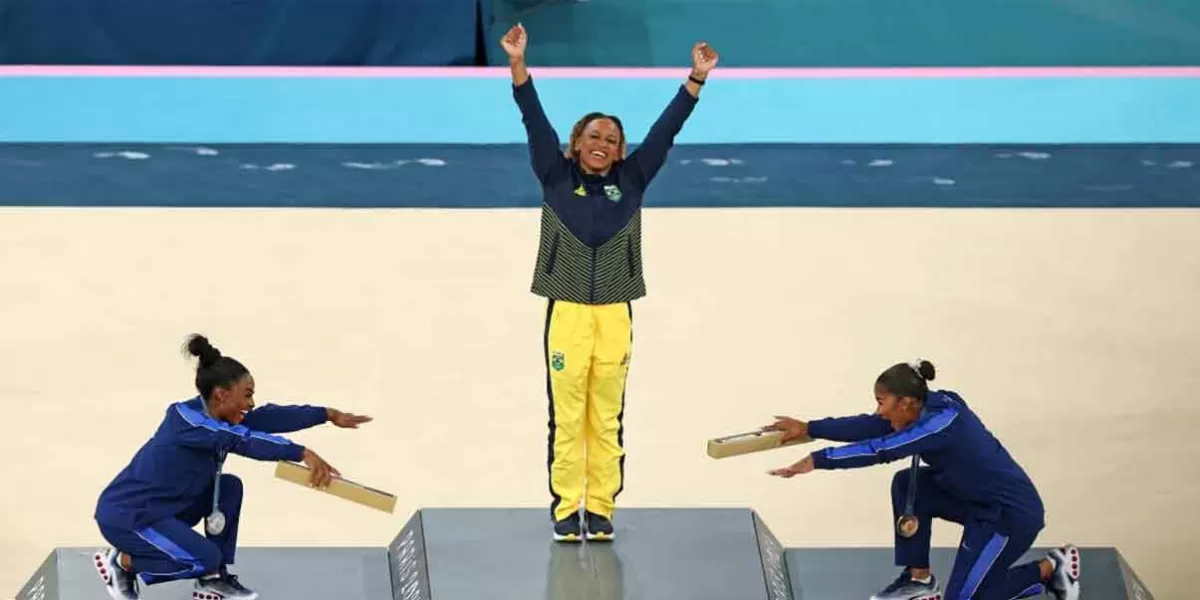 París 2024. Honra Simone Biles a la brasileña Rebeca Andrade, ganadora del oro