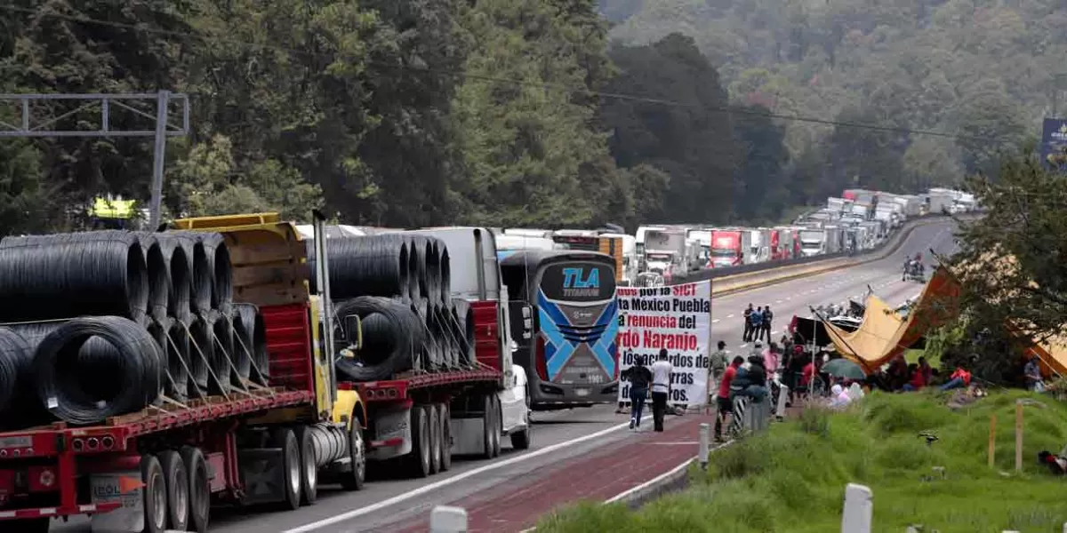 Ejidatarios cumplen 36 horas de bloqueo en la México-Puebla, Arco Norte y autopista de la Sierra Norte 