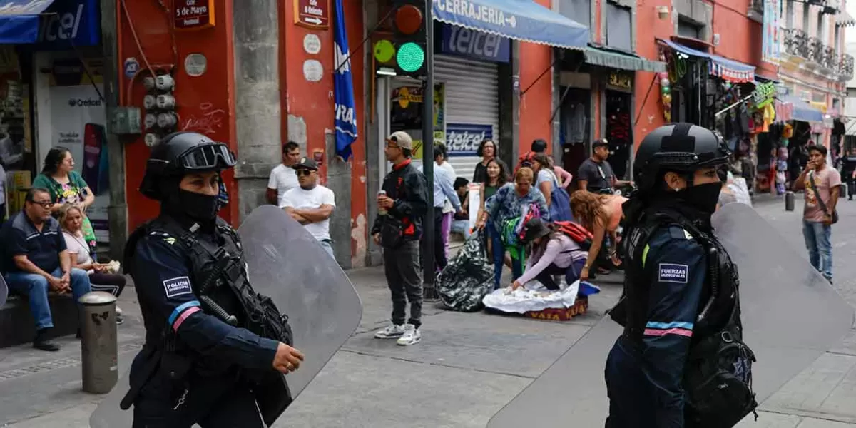 Enfrentamiento entre ambulantes y policías deja un lesionado: acusan corrupción