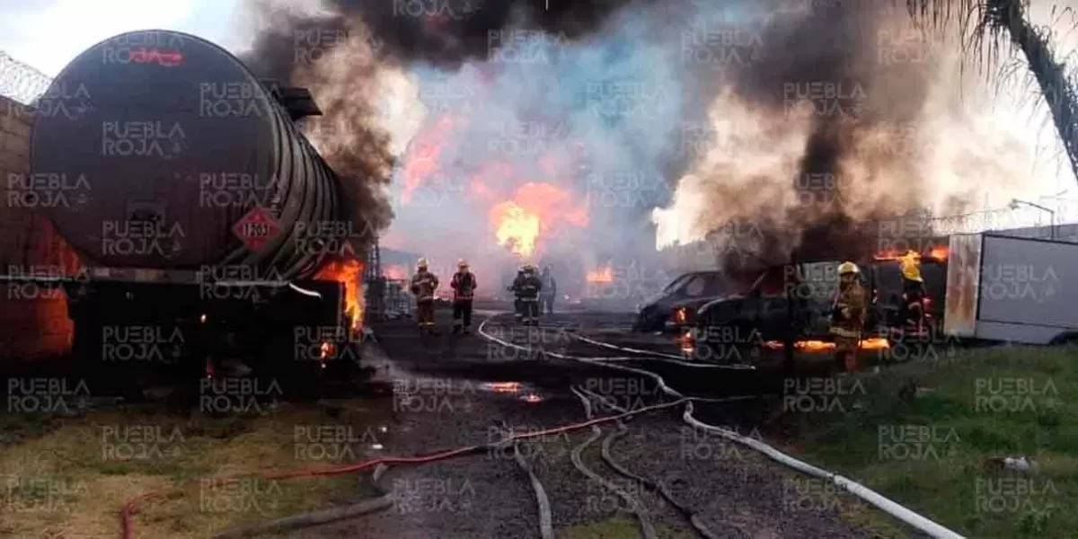 Otro incendio y explosión en Chipilo; ardió una bodega, autos y remolque cisterna