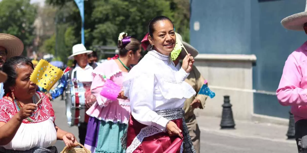 Ariadna Ayala encabeza convite de invitación al Gobierno de Puebla para el Festival Huey Atlixcáyotl