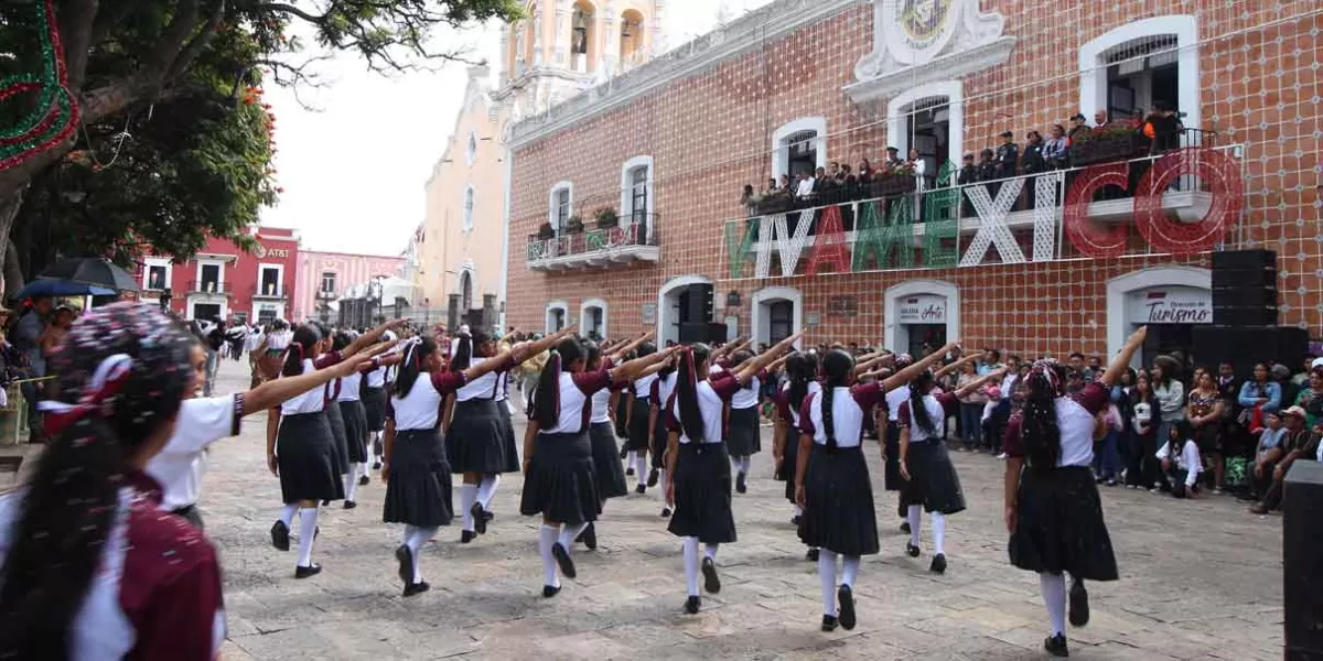 Atlixco celebra los 214 Años de Independencia con un desfile monumental y un saldo blanco