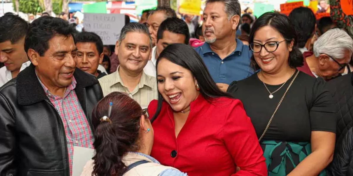 En Santiago Momoxpan, reconocen a Tonantzin Fernández como la edil electa de San Pedro Cholula