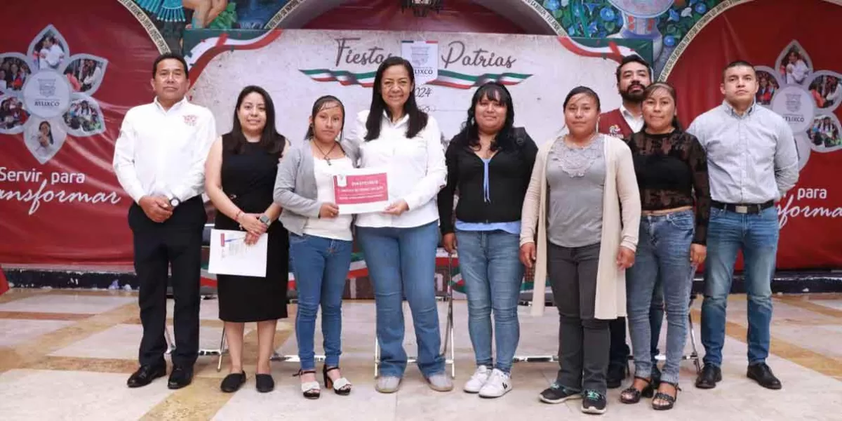 Entregan apoyos educativos a alumnos de Atlixco