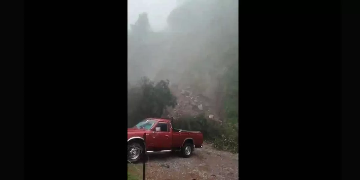 VIDEO. Deslave de cerro deja incomunicado a Pinal de Amoles