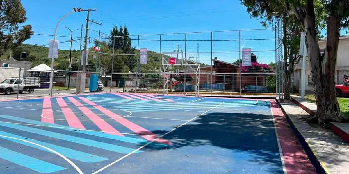 Ayuntamiento de Puebla entregó parque y canchas en Santa María Guadalupe Tecola 