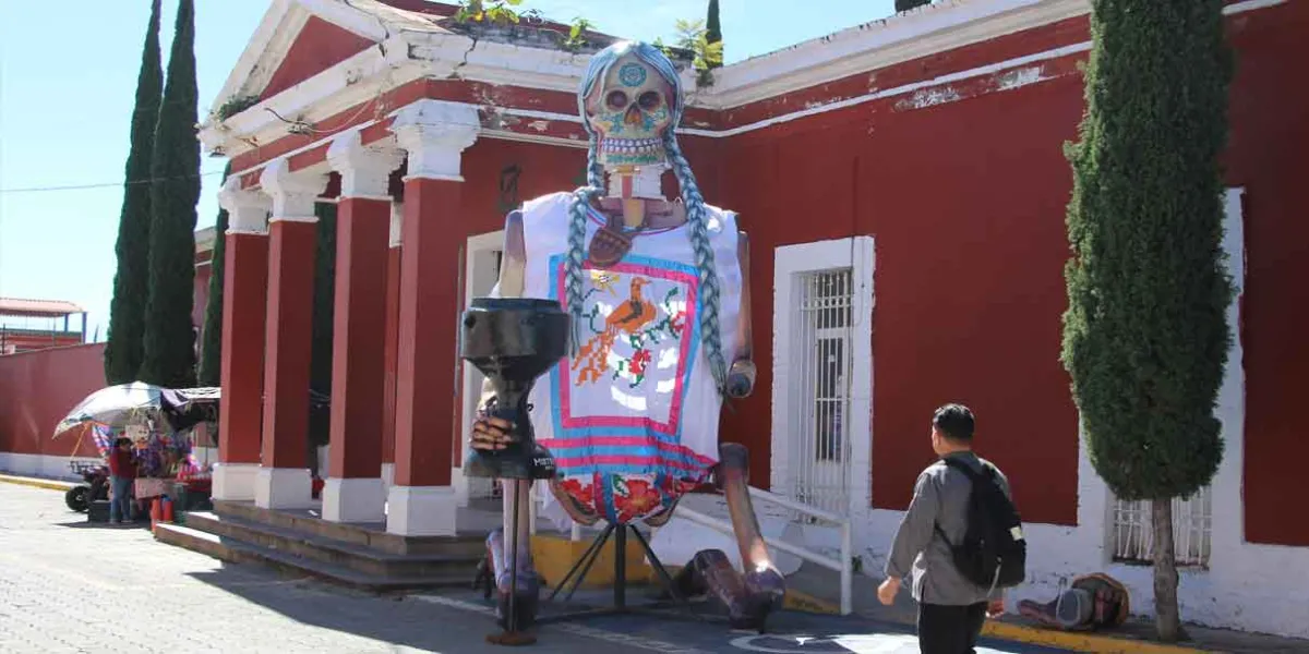 22 figuras monumentales integran impresionante Valle de Catrinas en Atlixco