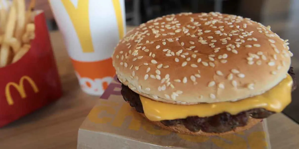 Hamburguesas de McDonald’s están vinculadas a un brote mortal de E. Coli: CDC