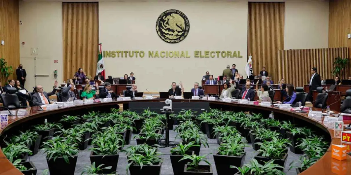 El INE en espera de decisiones judiciales antes de seguir con preparativos electorales 