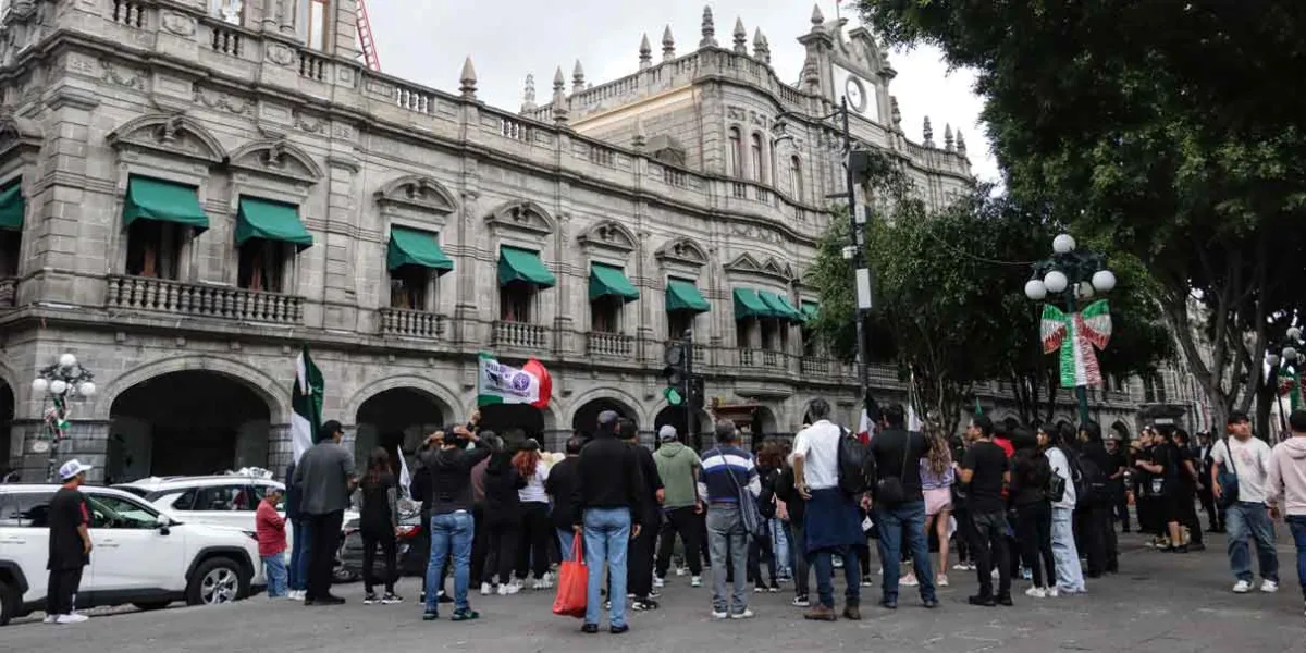 Paralizan trabajadores del Poder Judicial el centro de la capital con Caravana Fúnebre