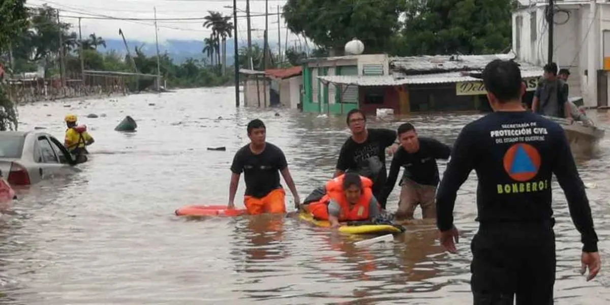 Sheinbaum da prioridad a agua potable y caminos en Acapulco