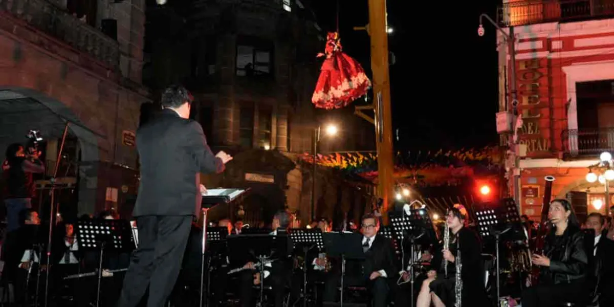 El performance ¡Ay Llorona! sorprendió a poblanos en el zócalo