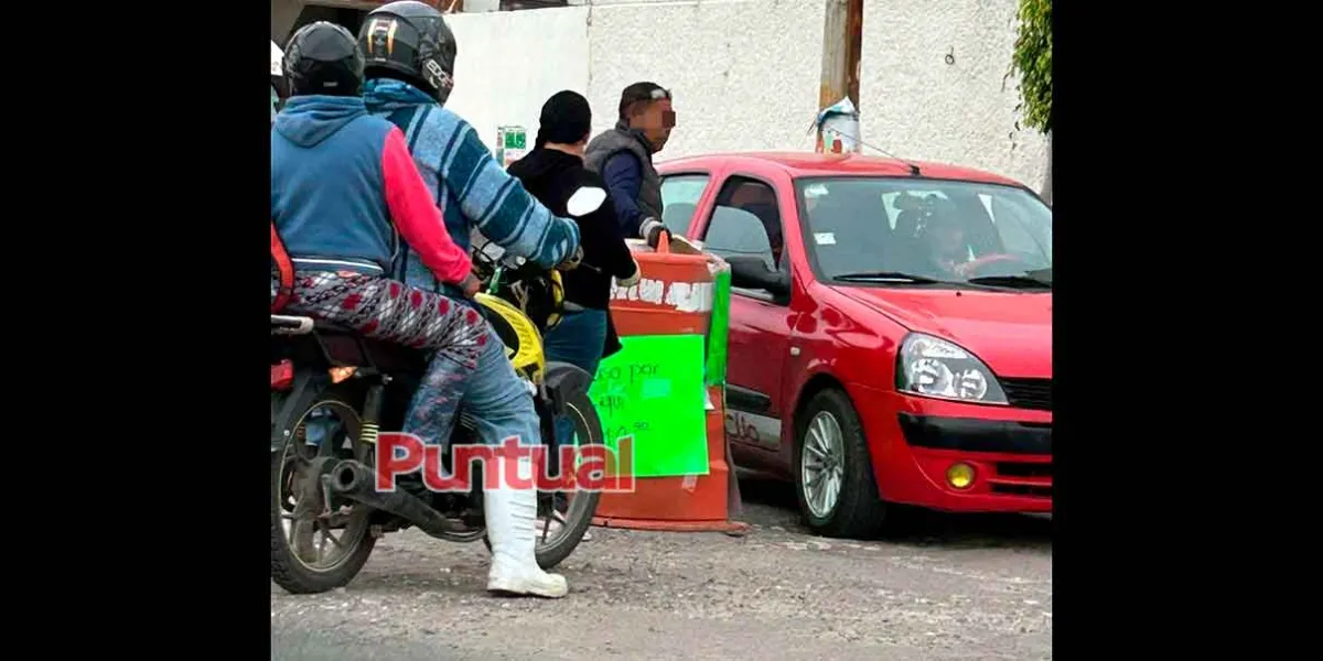 Instalan garita en unidad habitacional de Texmelucan: automovilistas protestan por cobro 